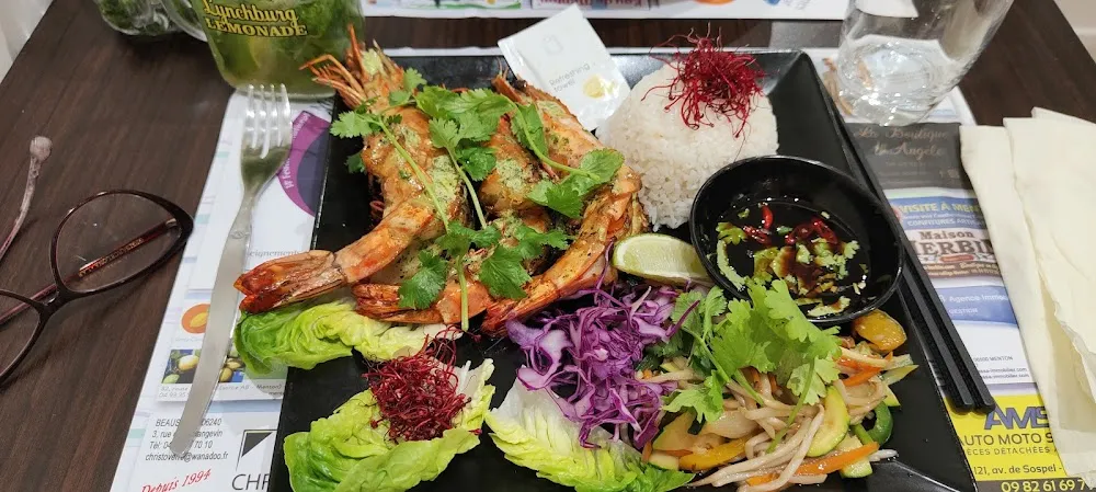 Gambas Géantes Avec Légumes Et Riz